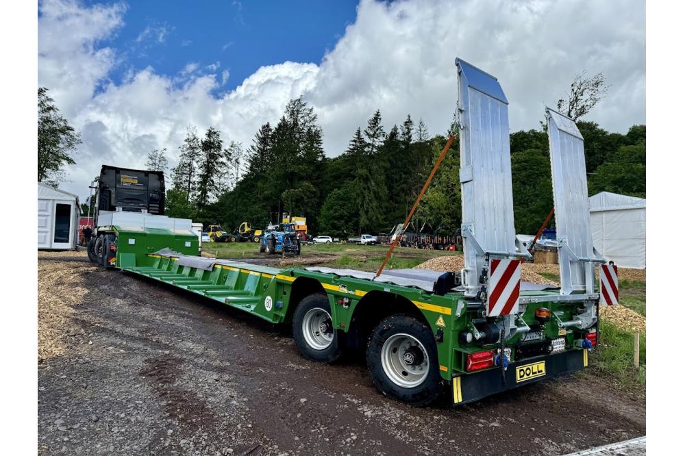 Das neue &bdquo;DOLL Forsttiefbett X&ldquo; bringt Forst-Giganten auf Achse